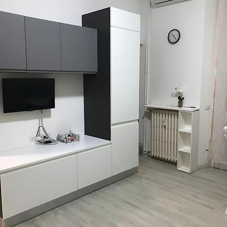 Appartamento In Zona Bocconi ミラノ エクステリア 写真