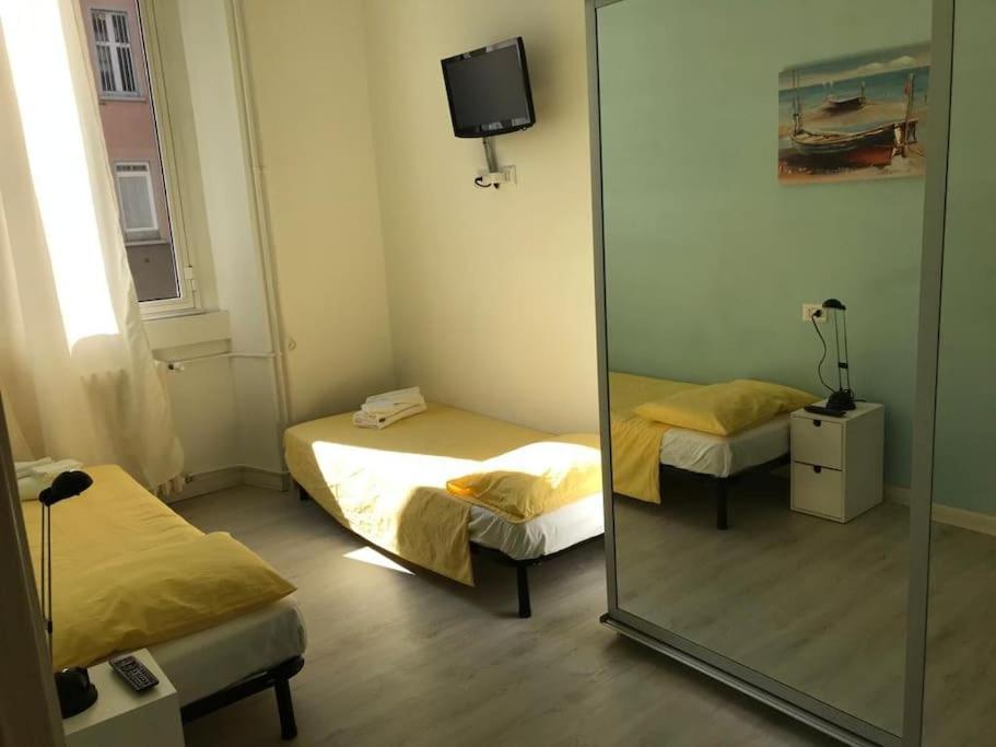 Appartamento In Zona Bocconi ミラノ エクステリア 写真