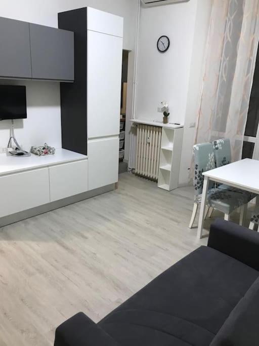 Appartamento In Zona Bocconi ミラノ エクステリア 写真