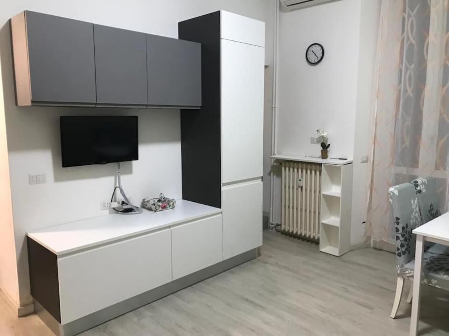 Appartamento In Zona Bocconi ミラノ エクステリア 写真